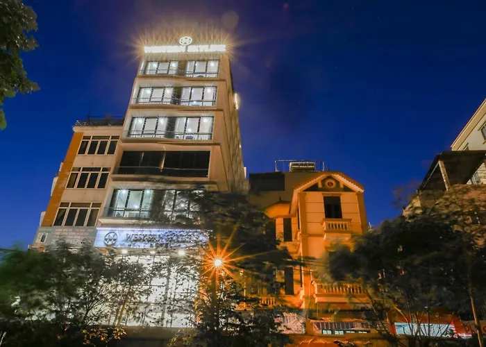Khách Sạn Western Skyline